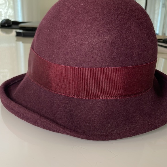M’sieu Leon Canadian Hat, Size Small, beautiful rich burgundy’s colour. - Picture 2 of 5